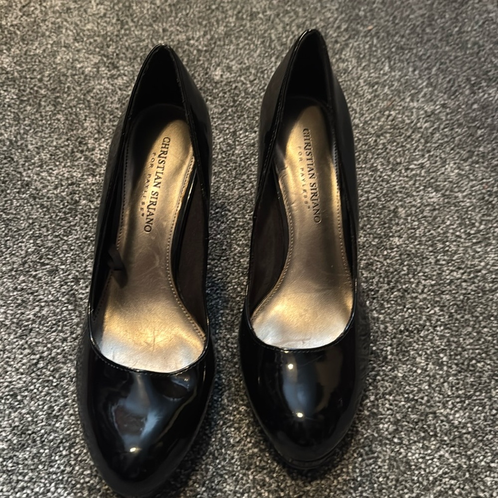 Size 8 black pumps